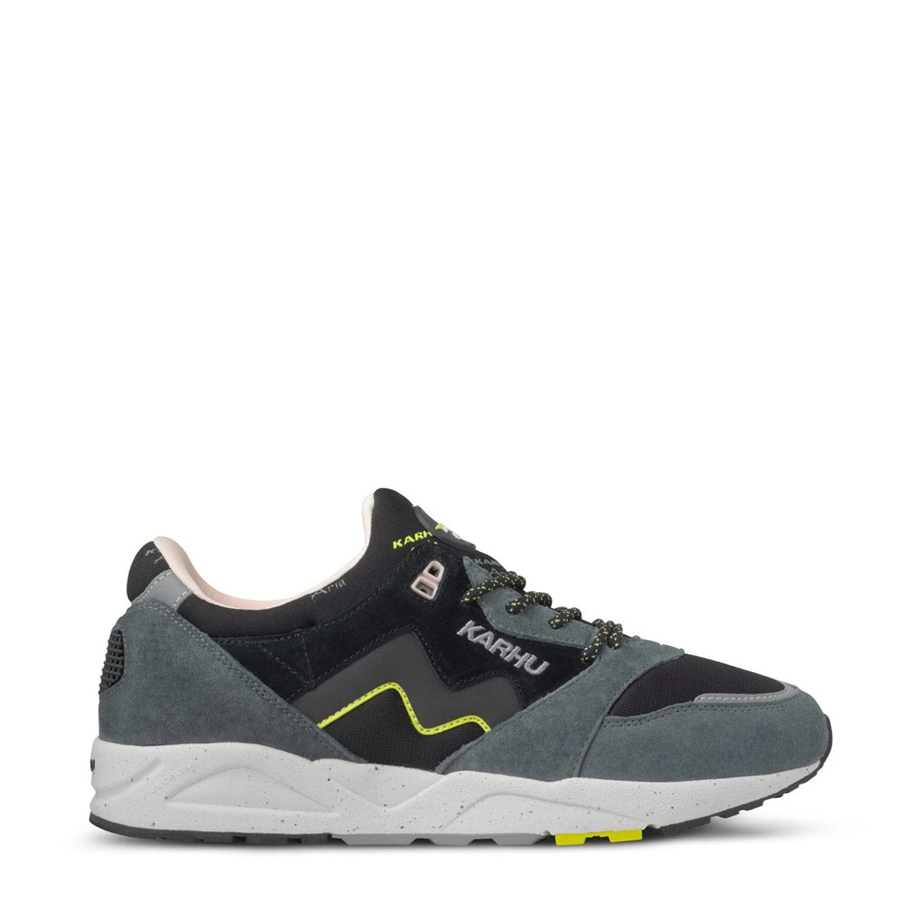 Karhu Aria 95 Trainer Lily Turbulance / Jet Black 1 Karhu Aria 95 Trainer Lily Turbulance / Jet Black